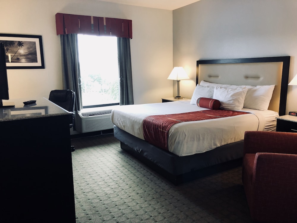 Days Inn & Suites by Wyndham Lakeland