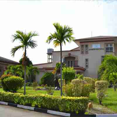 Oakwood Park Hotels Hotel Exterior