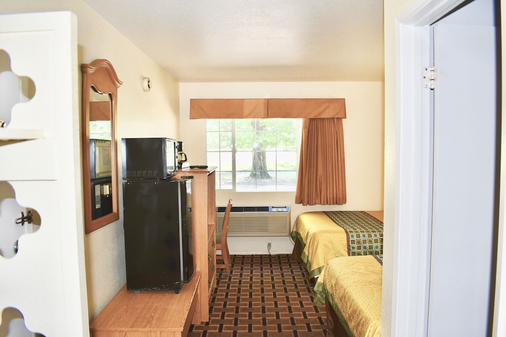 Travelers Inn Medford