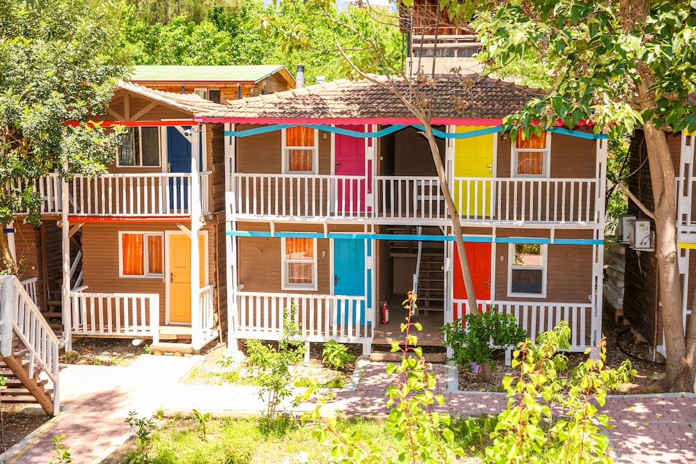 Olimpos Salinas Wooden Houses