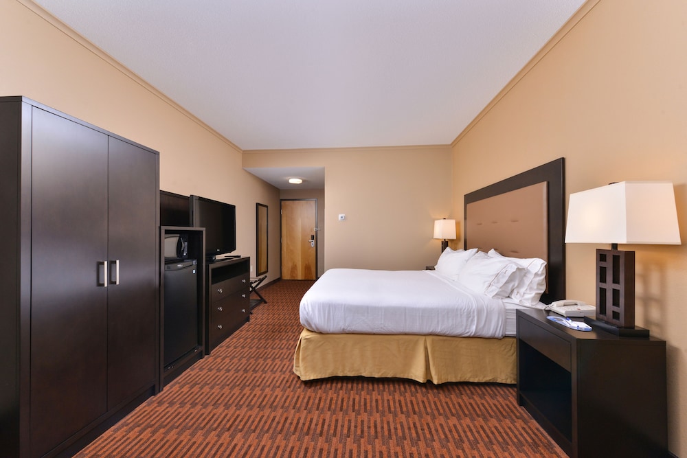 Holiday Inn Express Breezewood, an Ihg Hotel