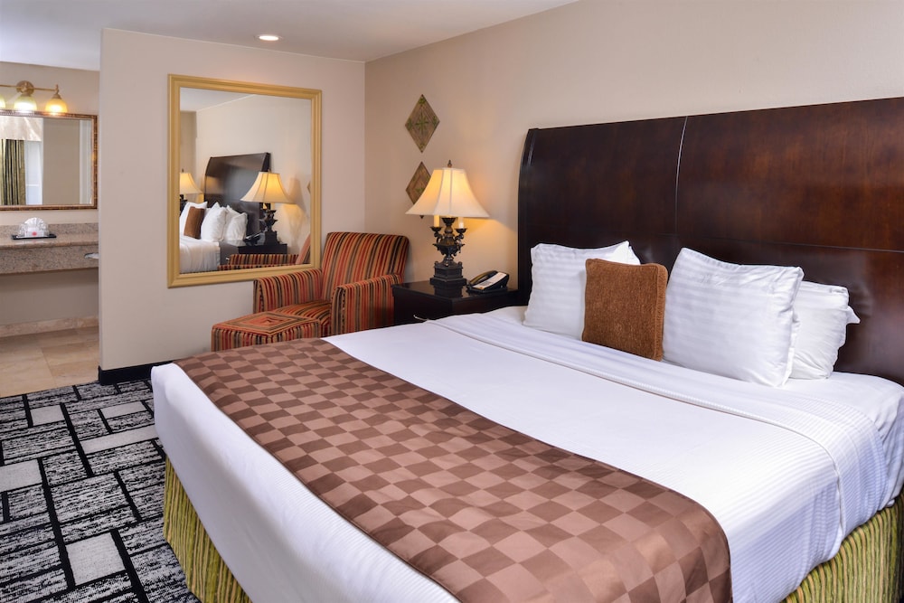 Best Western Plus Meridian Inn & Suites, Anaheim-Orange