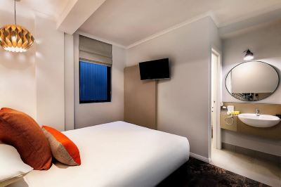 スタンダード クイーンルーム クオリティ ホテル バットマンズ ヒル オン コリンズ メルボルンの写真