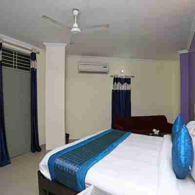 14746 Delhi Residency Rooms