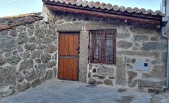 House with 2 Bedrooms in Villar de Corneja - 35 km from The Slopes