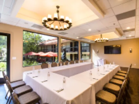 Palm Garden Hotel Hotels in Thousand Oaks