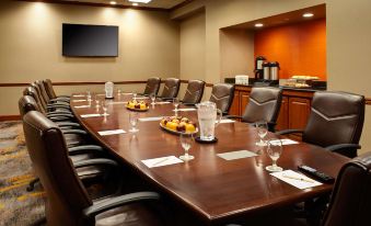 DoubleTree by Hilton Detroit - Dearborn