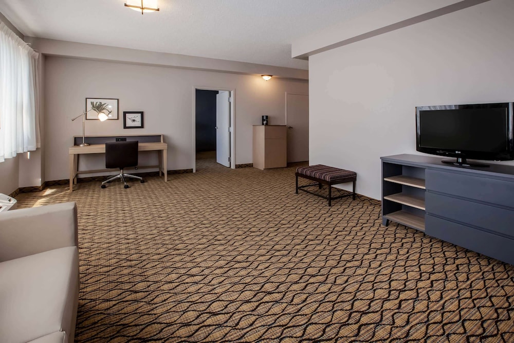 Days Inn & Suites by Wyndham Rochester Hills MI