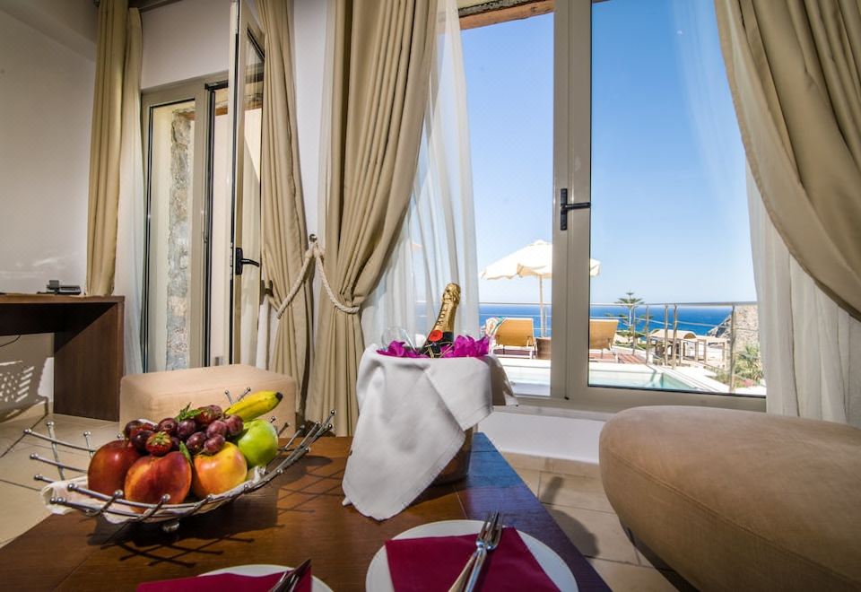 Antinea Suites Hotel & Spa - Valoraciones de hotel de 4 estrellas en  Santorini