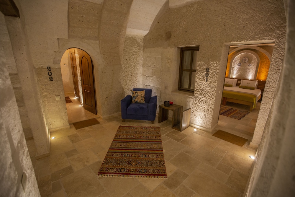 Anka Cave Suites