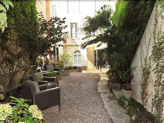 Les 10 meilleurs hôtels à proximité de Spa Adriana Karembeu, La Rochelle  2023 | Trip.com