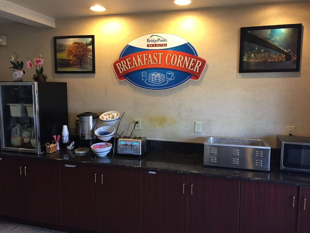 Toledo BridgePointe Inn & Suites by Hollywood Casino, Downtown, Owens College