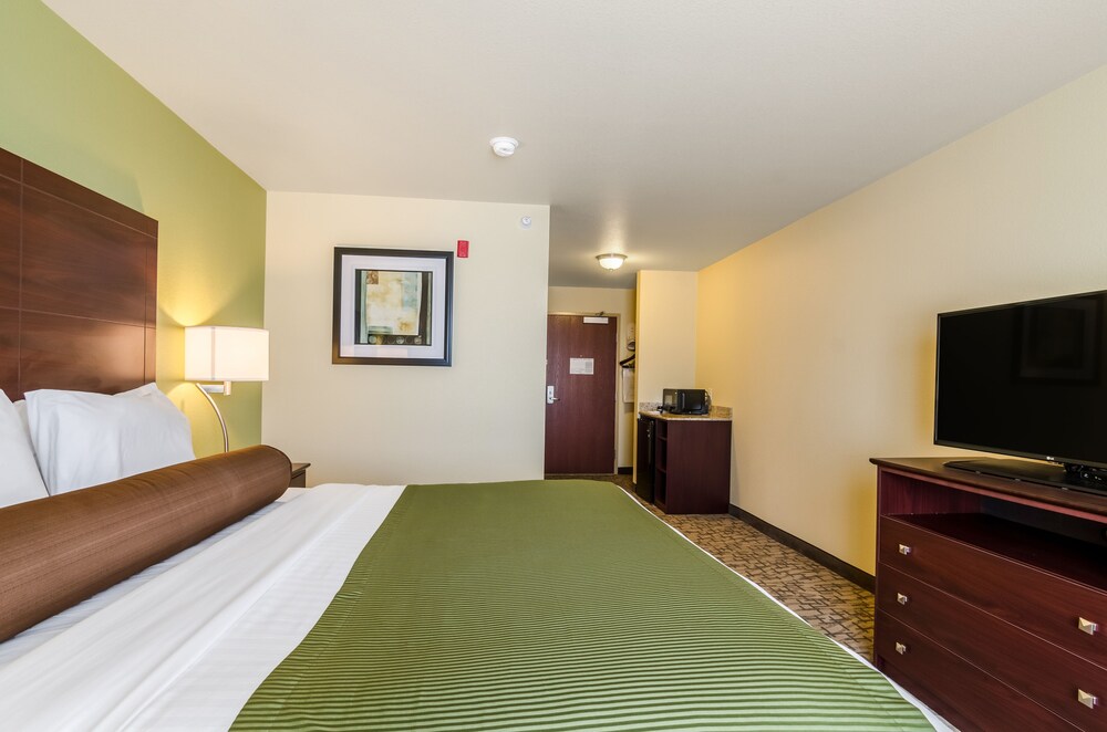 Cobblestone Hotel & Suites - McCook