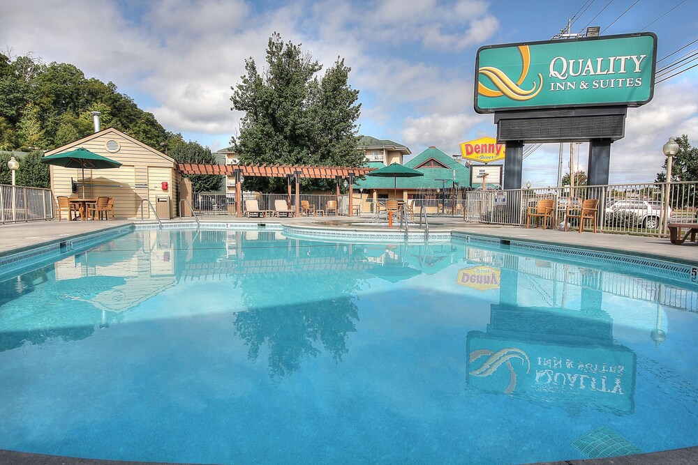 Quality Inn & Suites at Dollywood Lane