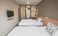 V3 Hotel & Residence Seri Alam Hotels in Masai