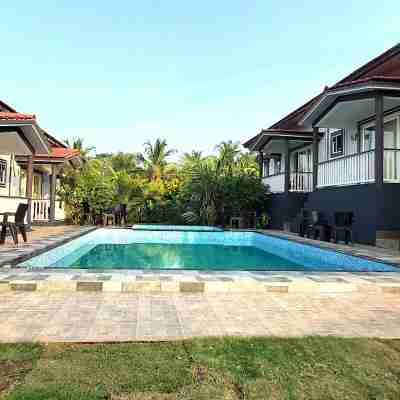 Yoyo Vagator Retreat Resort with Swimming Pool Hotel Exterior