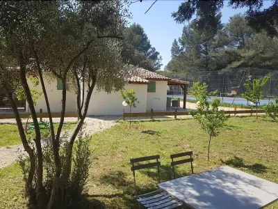 Le Domaine d'Alèzen Hotels in Cornillon-Confoux