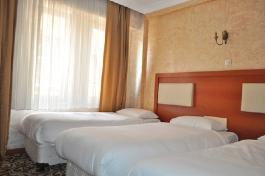 Kaya Madrid Hotel