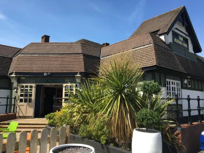 Royal Oak Hotels in Hooton