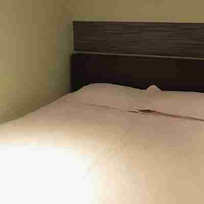 地鉄站100公尺交通便利全新裝修 Rooms