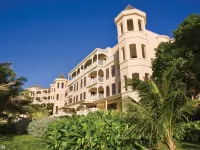 The Crane Resort Hotels near Best Christmas Front Garden