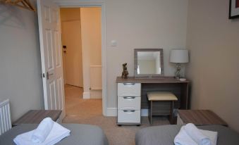 Higher Living - Professional Southsea Apartment