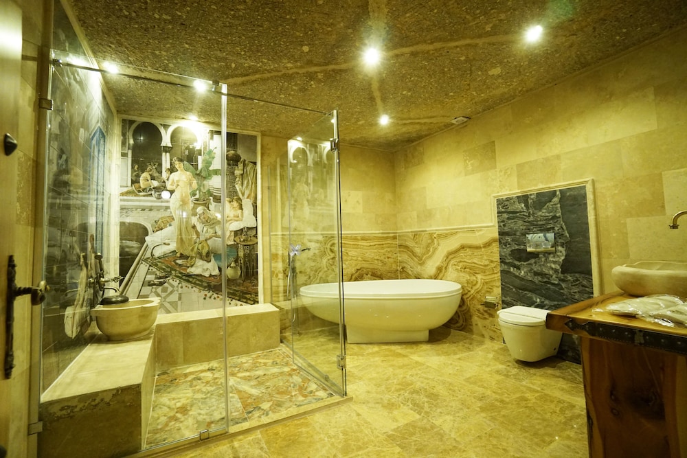 Roma Cave Suite