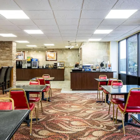 La Quinta Inn by Wyndham Davenport & Conference Center