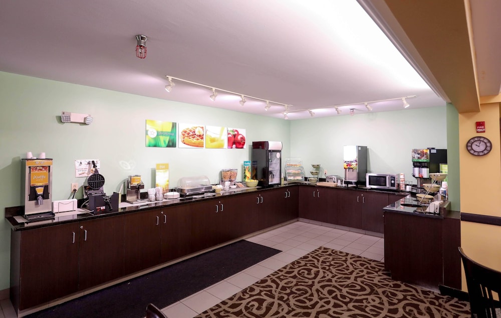 Copley Inn & Suites, Copley - Akron