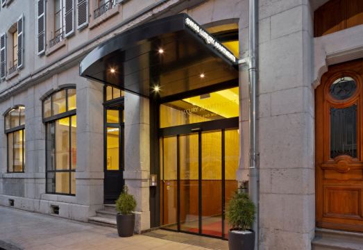 Swiss Luxury Apartments Geneva의 주방 공간