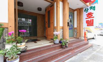 Jeonju Sanchaek Hanok Hotel