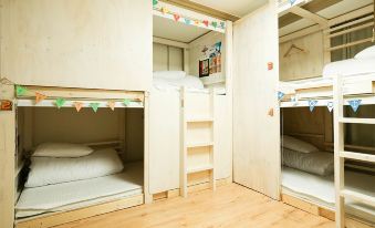 Linker Party House - Hostel - Housity