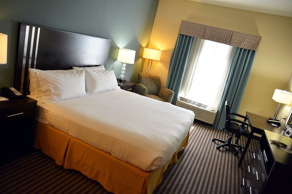 Holiday Inn Express & Suites Youngstown West I 80, an Ihg Hotel