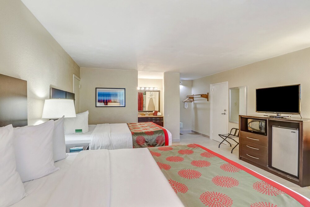 Ramada by Wyndham Naples