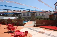 Hotel Coral Hotels near Càmping Les Medes