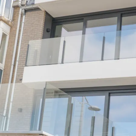 Zoë with Balcony