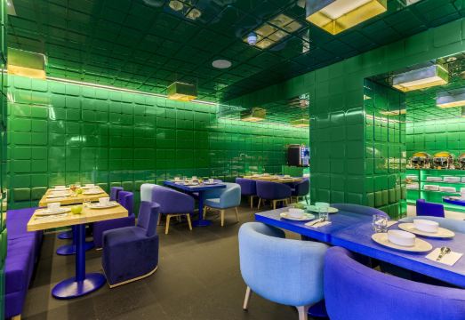 룸 메이트 칼라, 바르셀로나