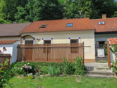 Parkany 1 Hotels in 