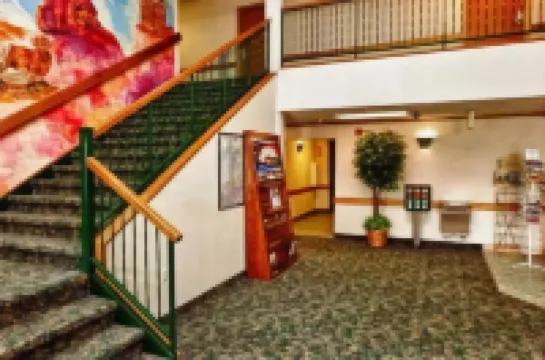 ซูเปอร์ 8 บาย วินด์แฮม แบลนดิง