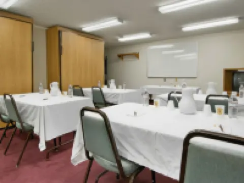 Super 8 by Wyndham Ogallala オガラーラのホテル