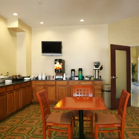 Best Western Plus New Cumberland Inn Suites