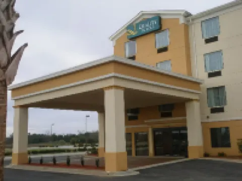 La Quinta Inn & Suites by Wyndham Warner Robins - Robins AFB Hotels in Warner Robins