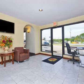 Super 8 by Wyndham Brunswick/St Simons Island Area