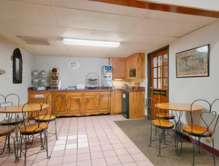 Super 8 by Wyndham Harrison AR Отели рядом с достопримечательностью «Библиотека Бун»