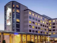 Novotel Rotorua Lakeside Hotel dekat māori weaving rotorua