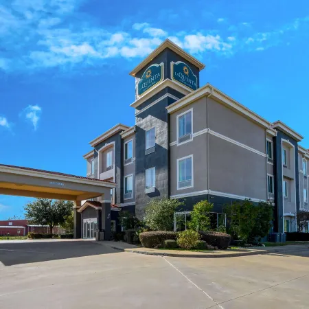 La Quinta Inn & Suites by Wyndham Marshall