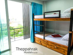 Theppahrak Hostel Khaolak