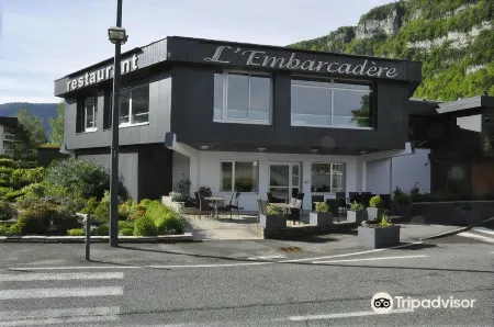 Logis Hotel l'Embarcadère Отели в г. Шатийон-ан-Мишай