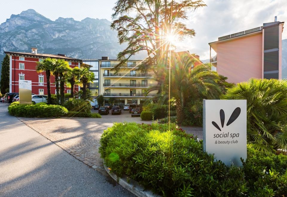 Astoria Resort-Riva del Garda Updated 2023 Room Price-Reviews & Deals |  Trip.com