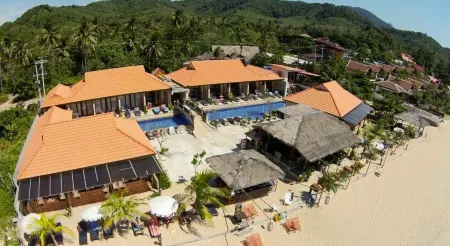Peace Paradise Beach Отели рядом с достопримечательностью «Khlong Chak Waterfall»